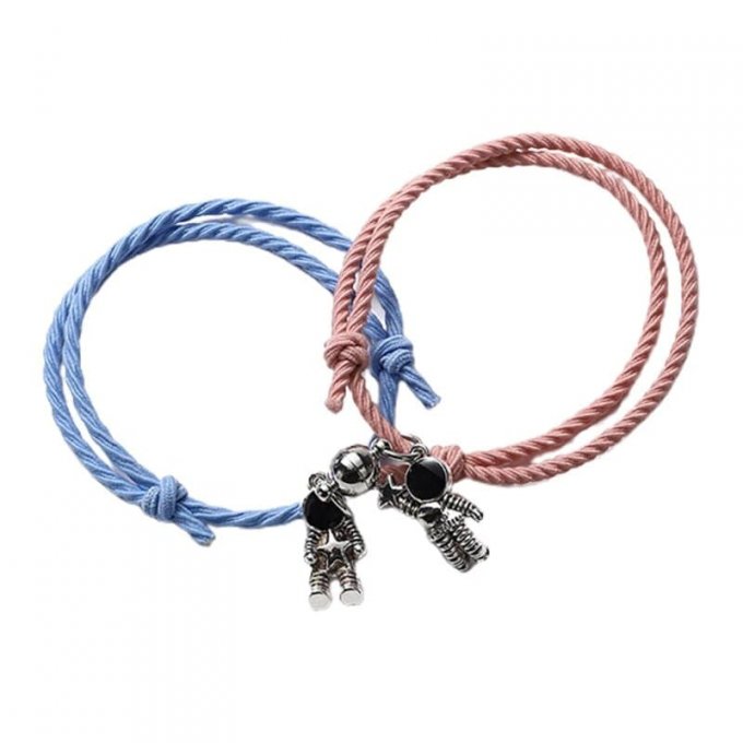 CARTE VERS L'INFINI + 2 BRACELETS  AIMANTS ASTRONAUTES - R38