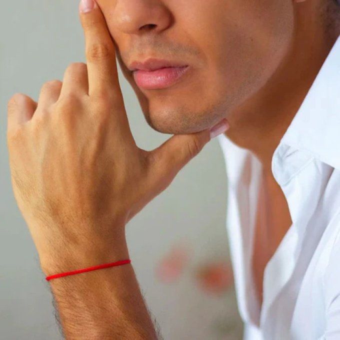 CARTE TU ES LE FIL ROUGE DE MA VIE+ 2 BRACELETS ROUGES - R01