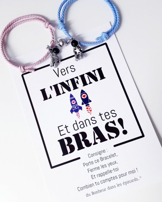 CARTE VERS L'INFINI + 2 BRACELETS  AIMANTS ASTRONAUTES - R38